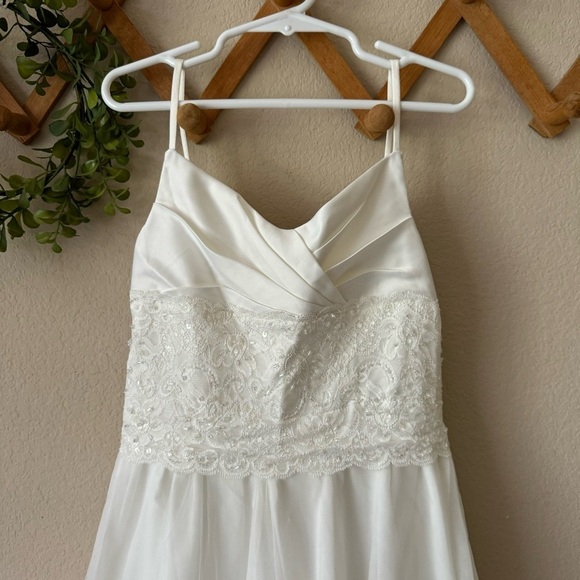 FINAL PRICE- MARY'S | White Flower Girl Dress Size 6 - Picture 2 of 13